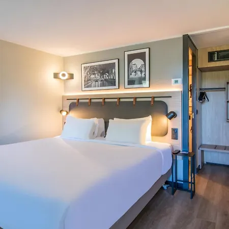 Hotel Campanile - Parc Des Expositions 3*