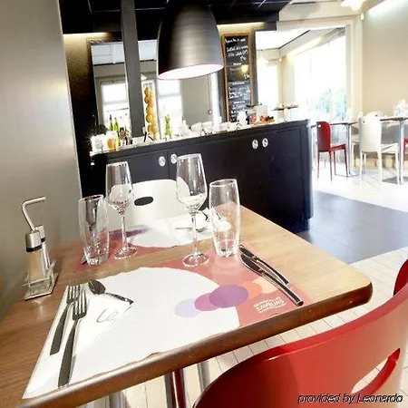 Otel Campanile Nature - Parc Des Exposition 3*