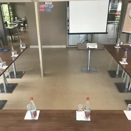 Campanile - Parc Des Expositions Отель